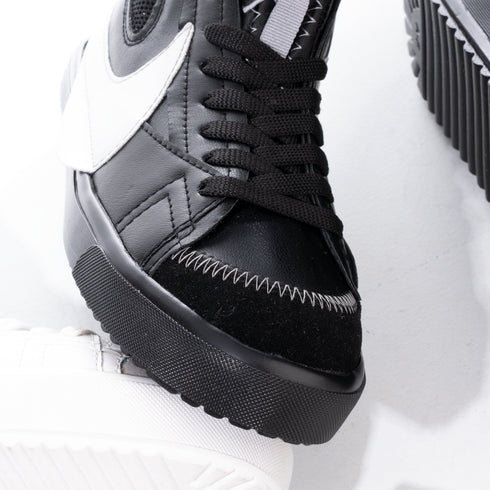 Nike Mid-top Sneakers